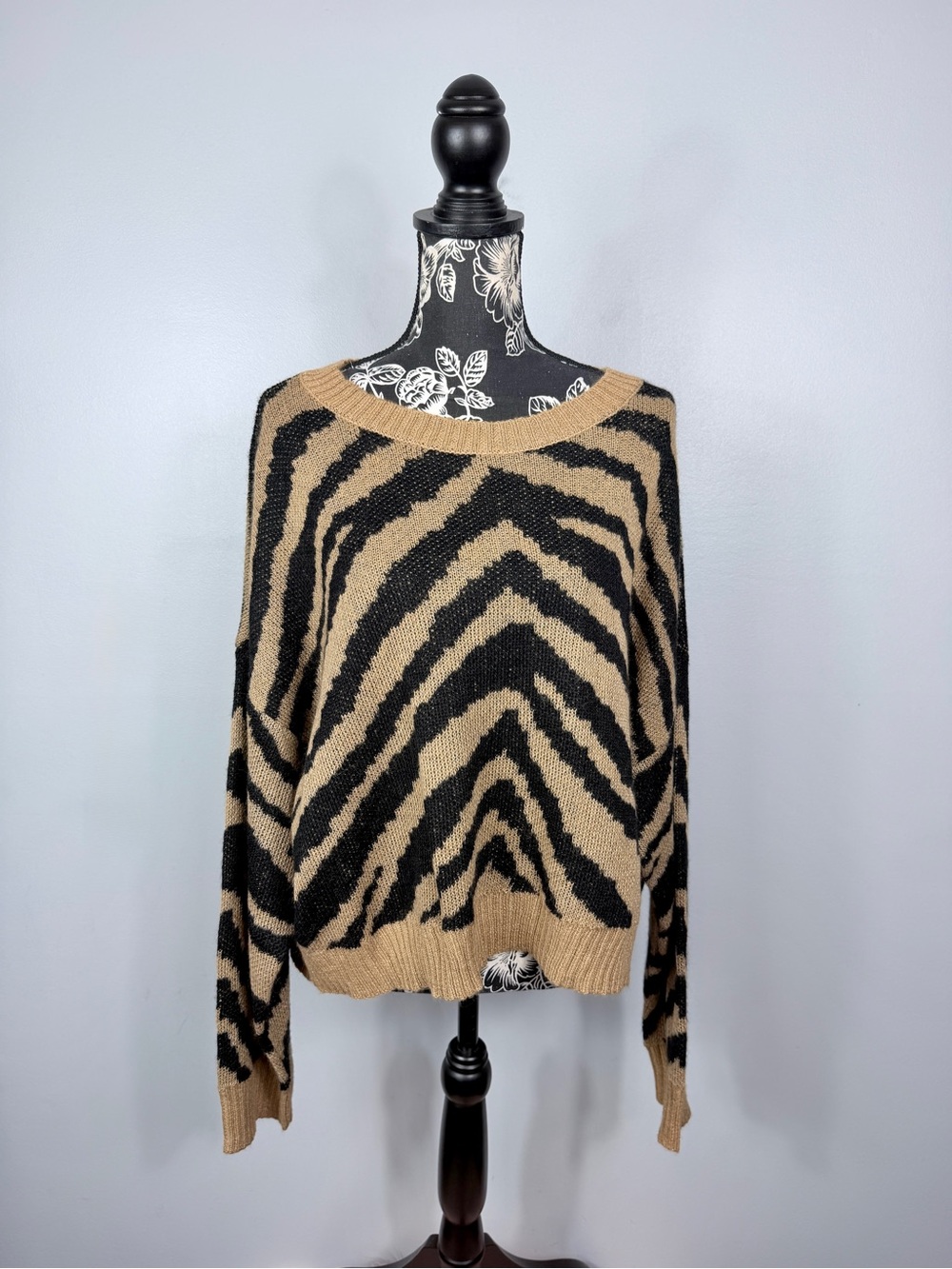 American Eagle tan/black zebra print knit long sleeve cropped sweater size large